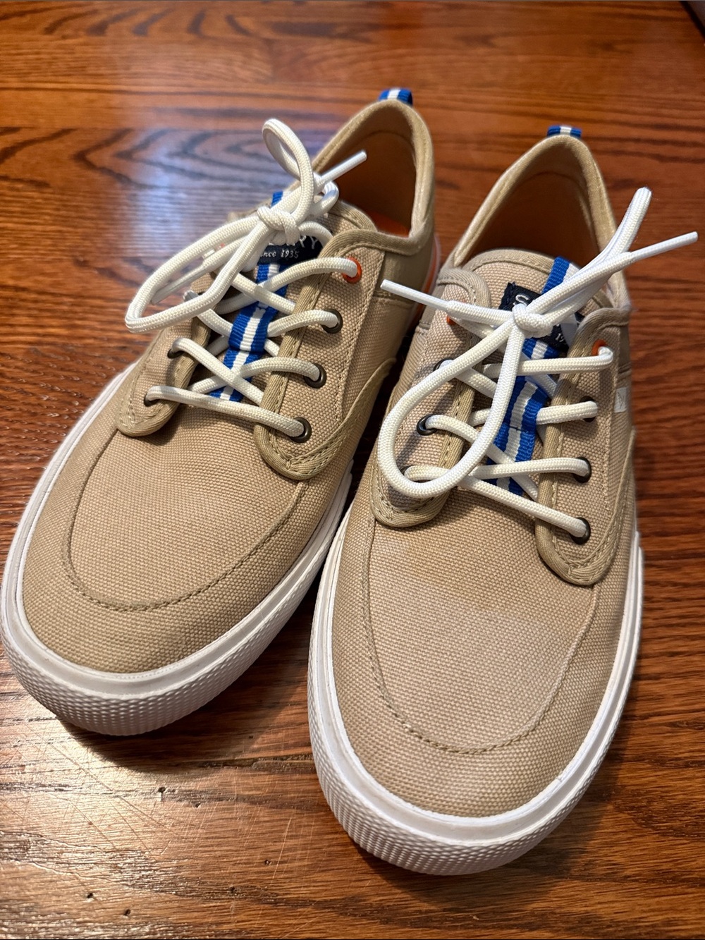 Big Kids 5.5M Canvas Sperry Sneakers